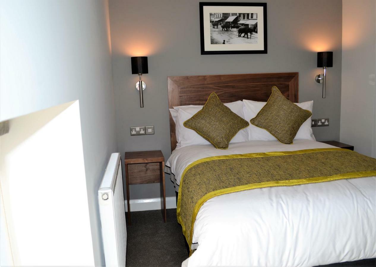 New Park Hotel Carmarthen Extérieur photo